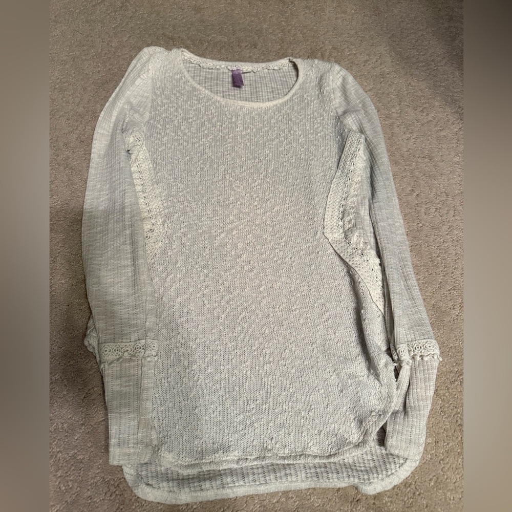 Like new women’s sweater